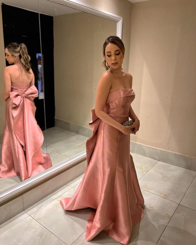 Vestido Rosê tomara que caia em alfaiataria com laço