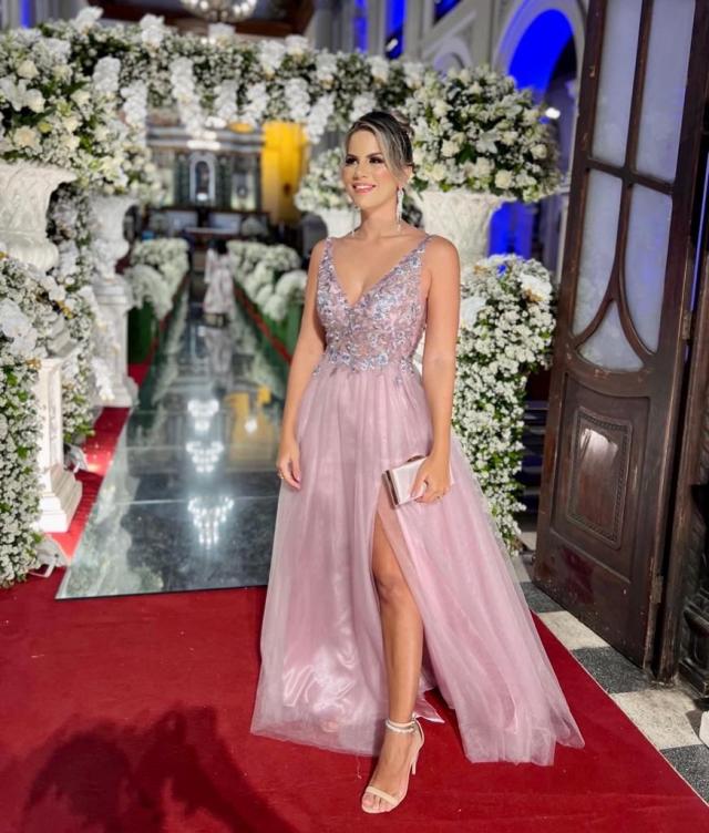 Vestido Lavanda com bordados em aplicações de flores 