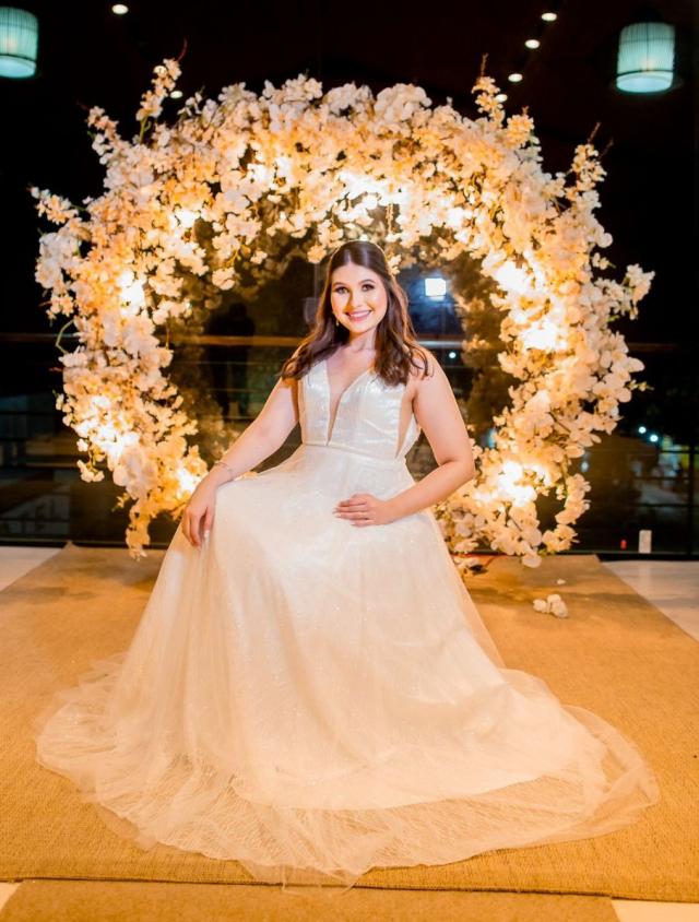 Vestido Branco longo com tule trabalhado