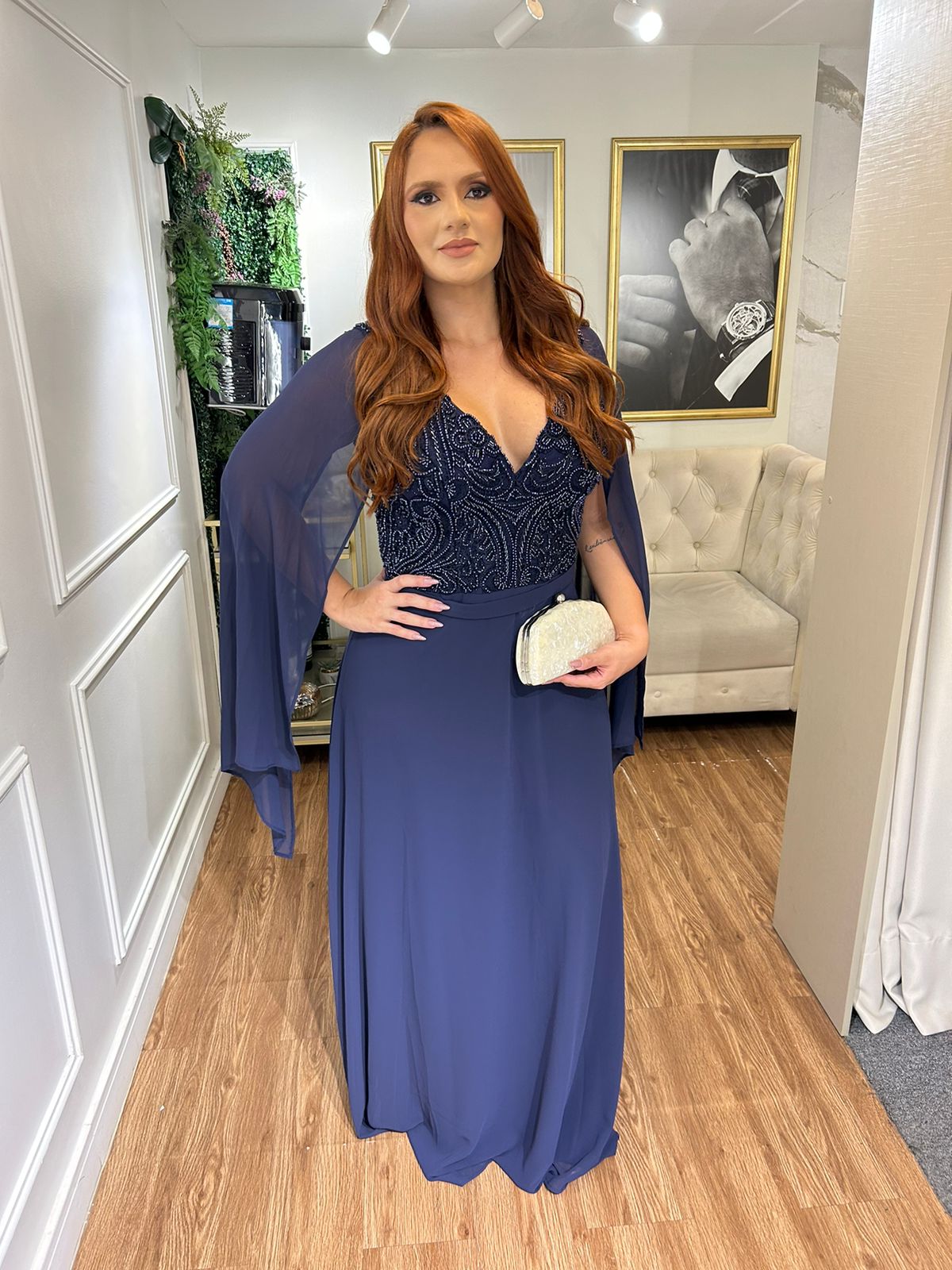 Vestido Azul Marinho bordado com capas