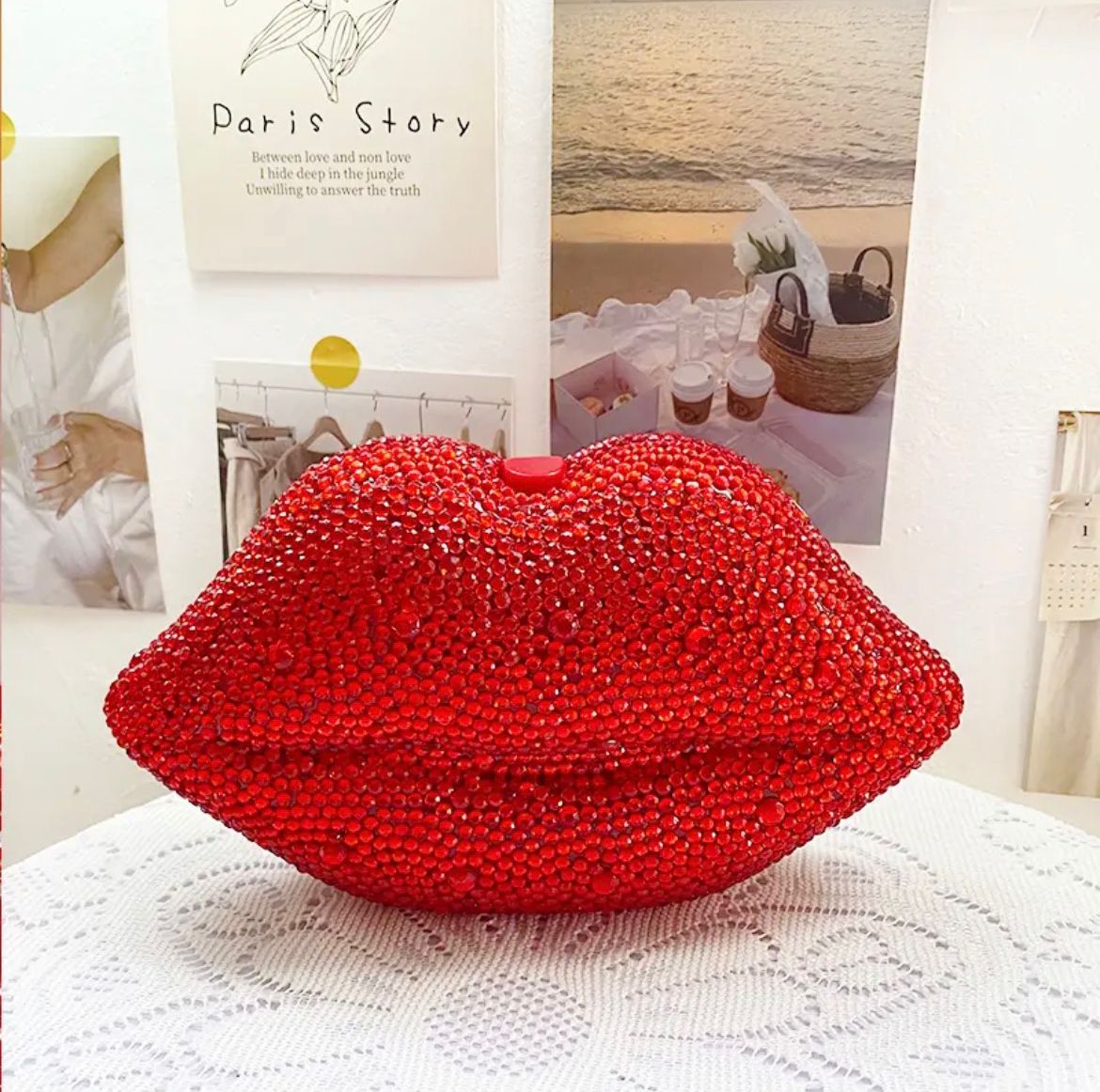 Clutch Divertida boca vermelha