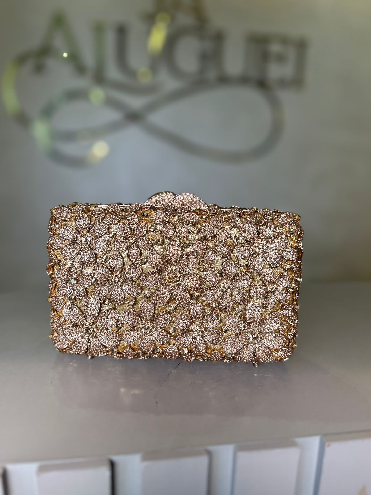 Clutch Dourada pedraria