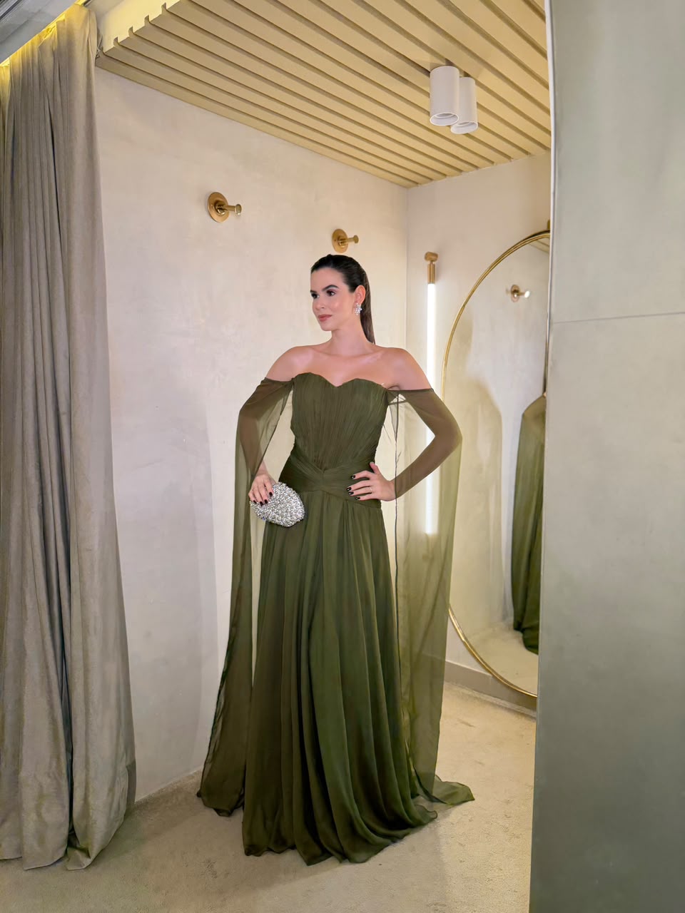 Vestido Verde Oliva drapeado com capas
