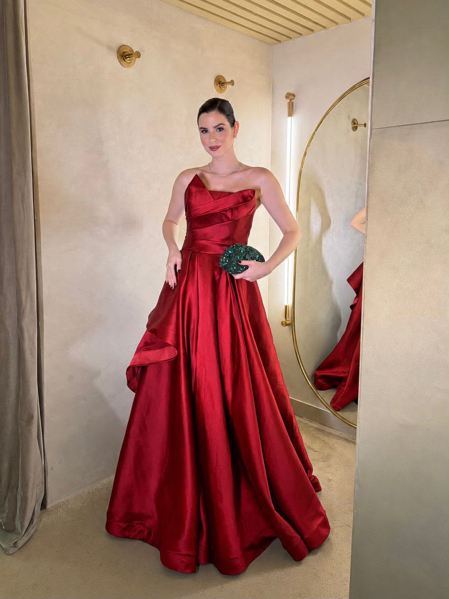 Vestido Vermelho em alfaiataria trabalhada