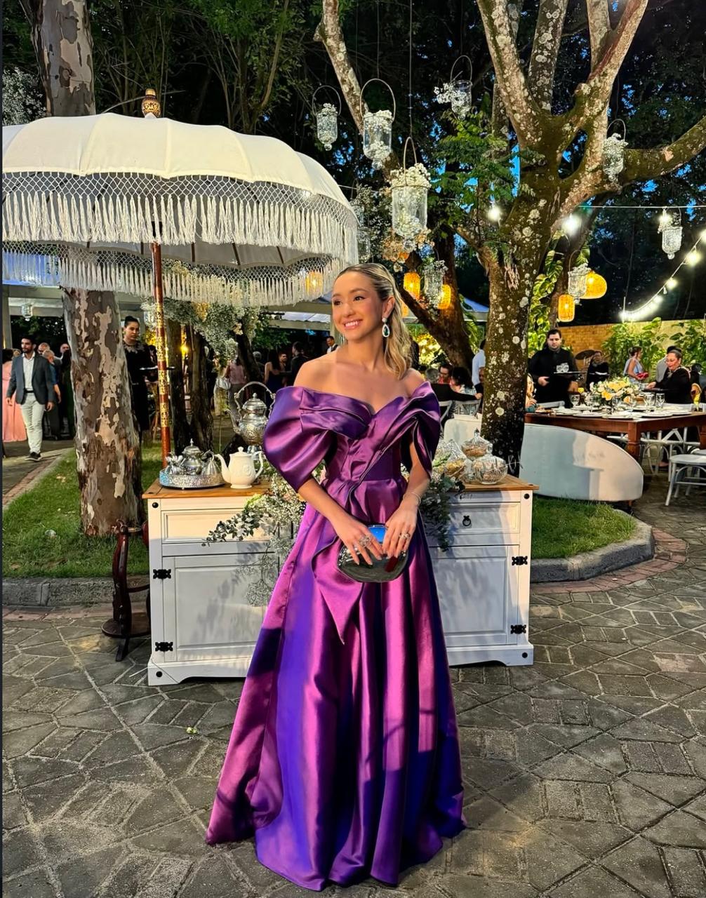 Vestido Roxo estruturado ombro a ombro