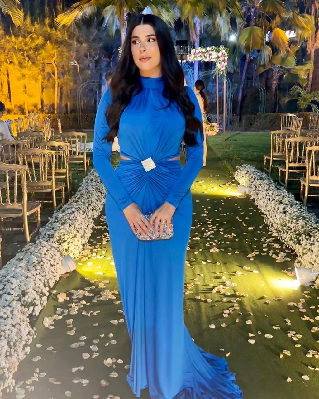 Vestido Azul BIC com mangas e recortes