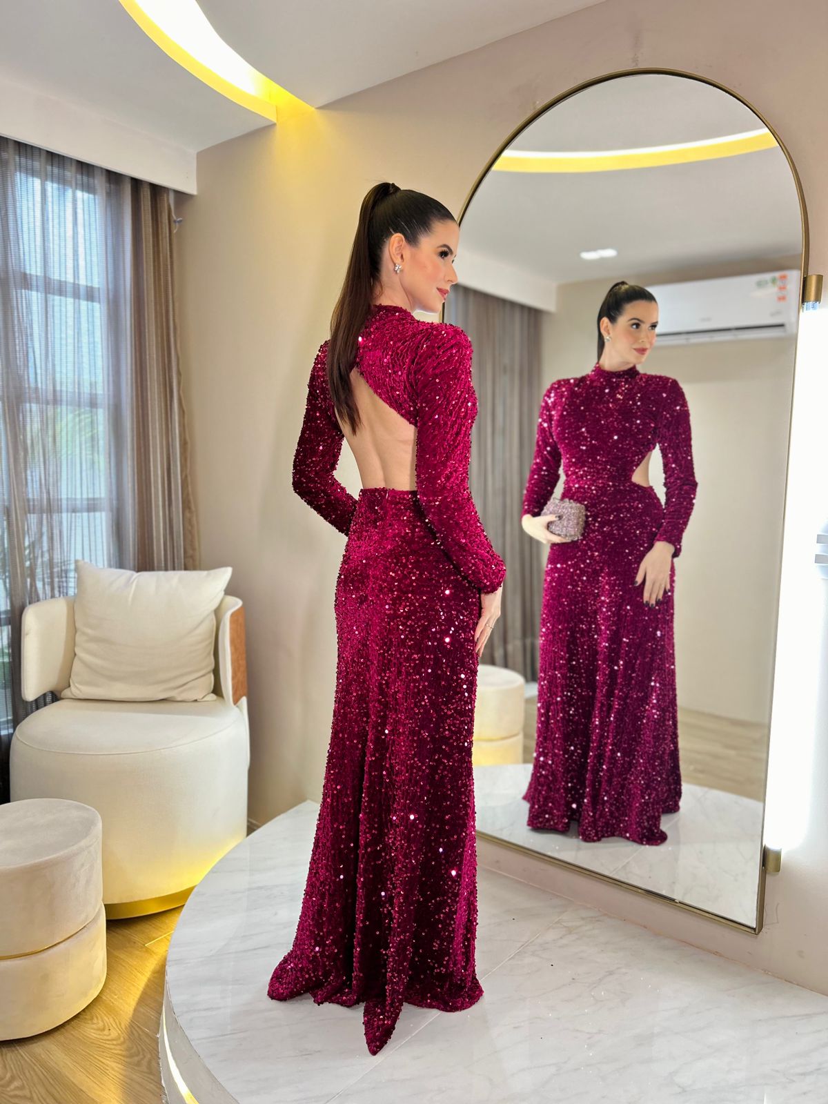 Vestido Fucsia de paetê com costas nuas