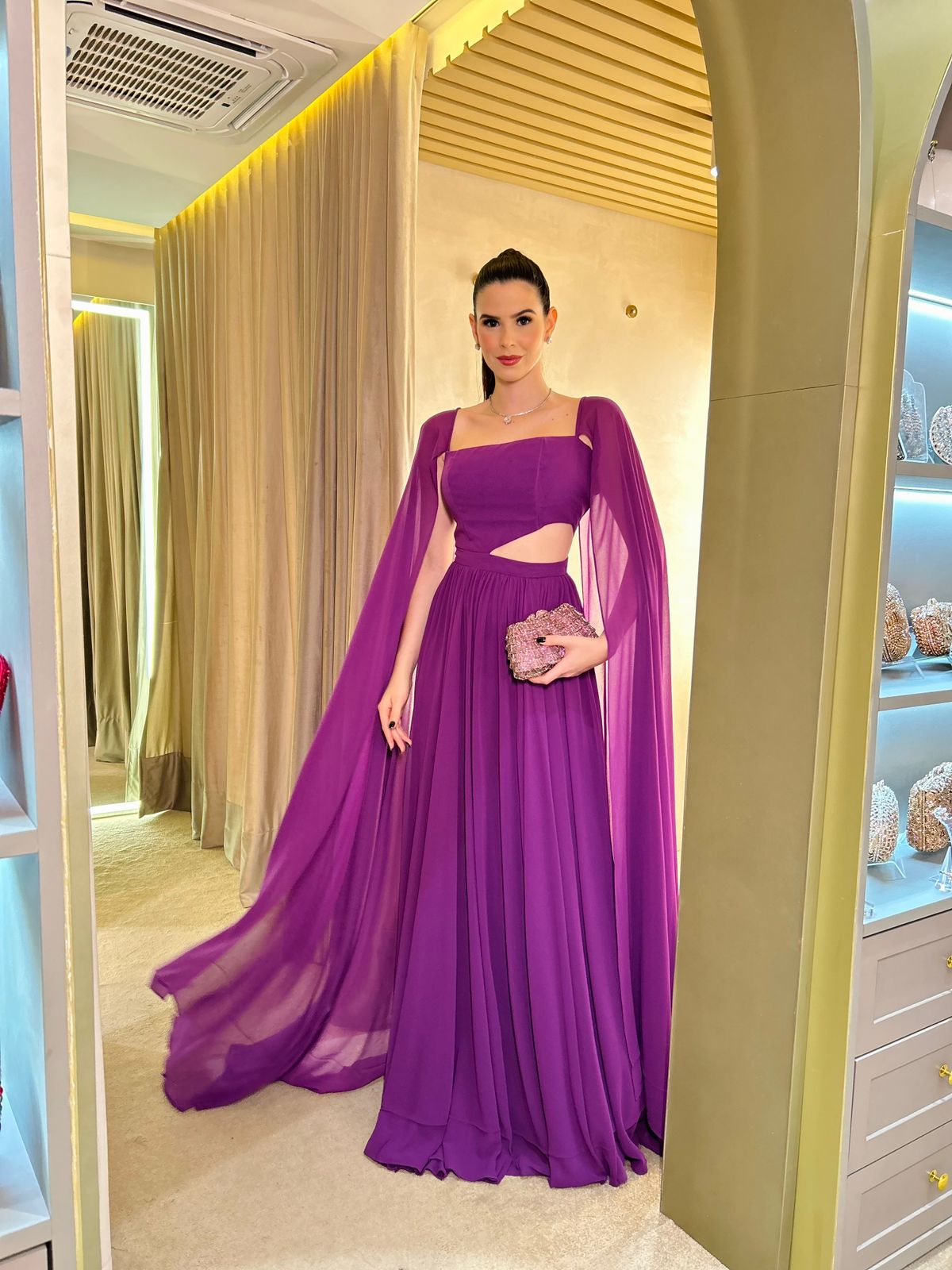 Vestido Fucsia fluído de capas