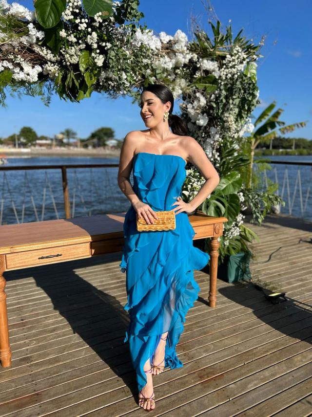 Vestido Azul BIC fluído tomara que caia com babados e fenda