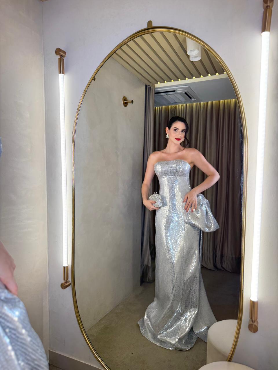 Vestido Prata tomara que caia de paetê com laço