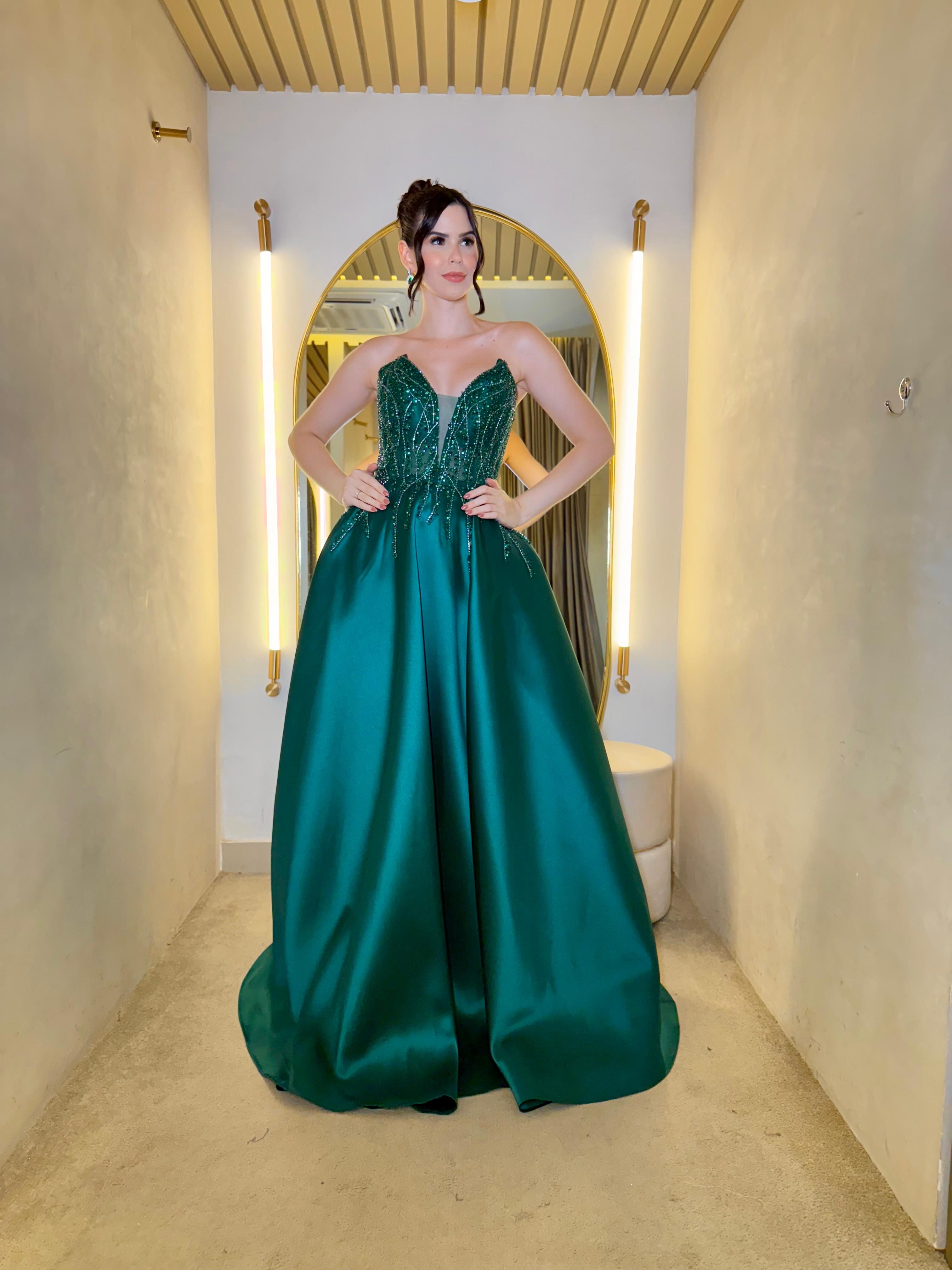 Vestido Verde Esmeralda com bordados e saia estruturada