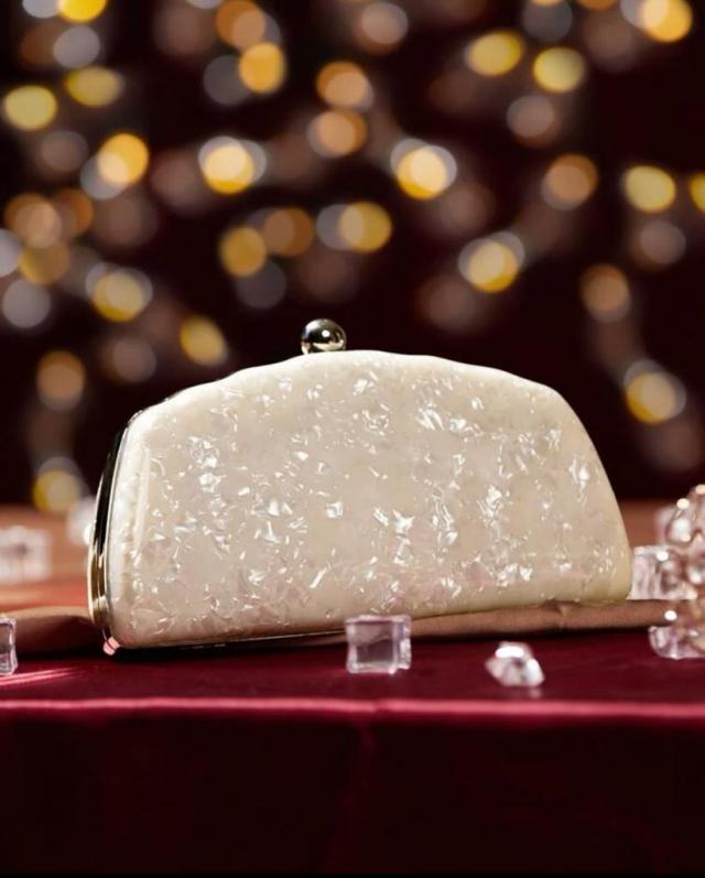 Clutch madrepérola branca com fecho prata
