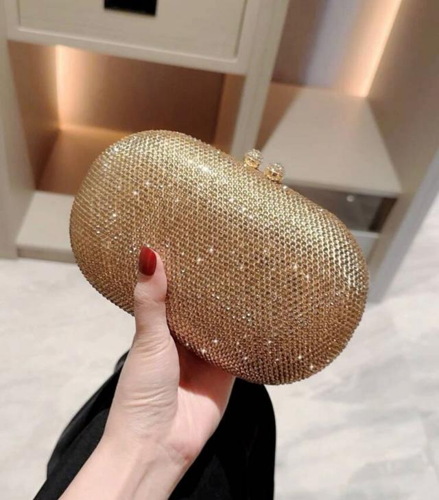 Clutch dourada strass
