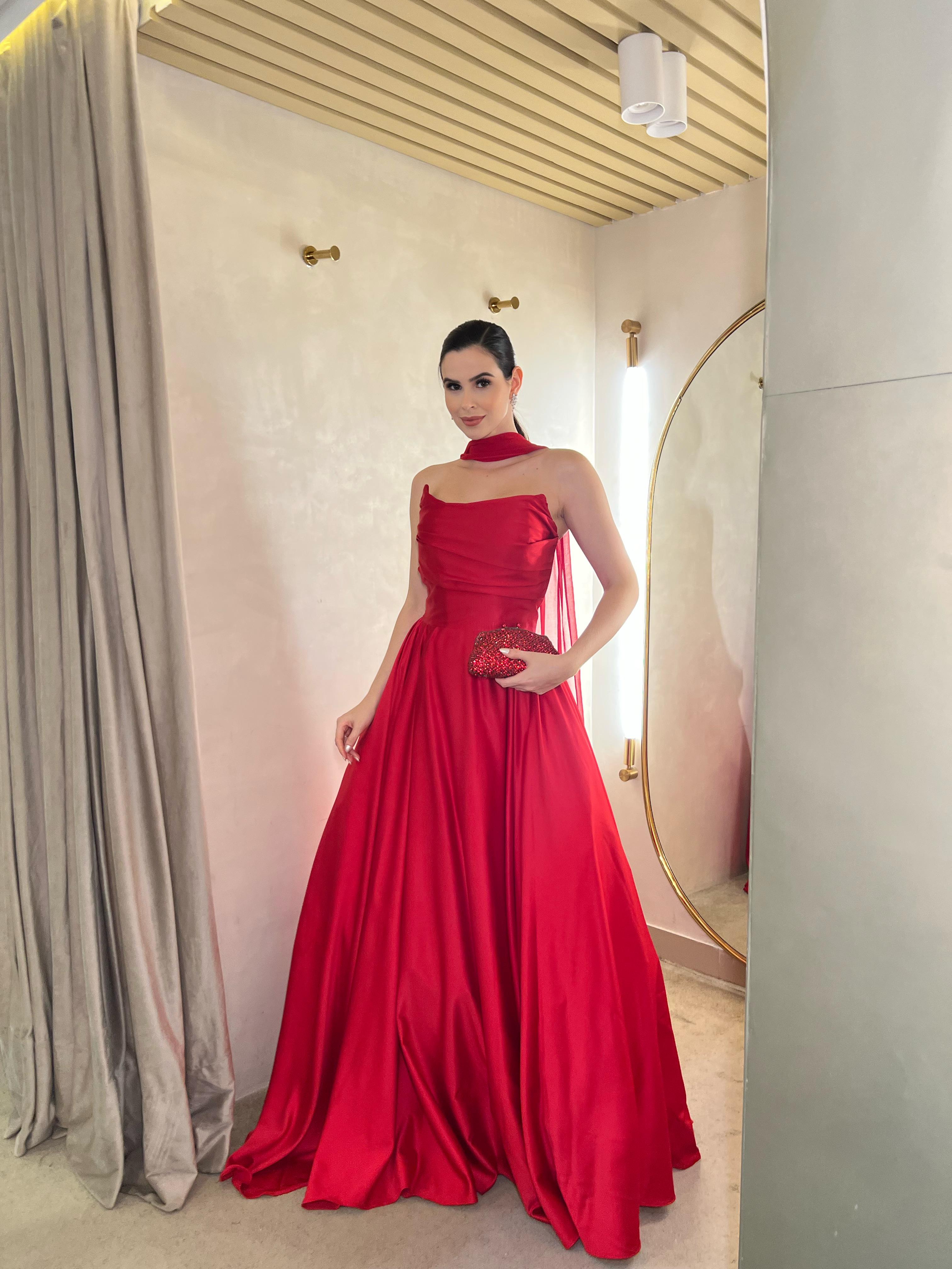 Vestido Vermelho rodado com capa colar