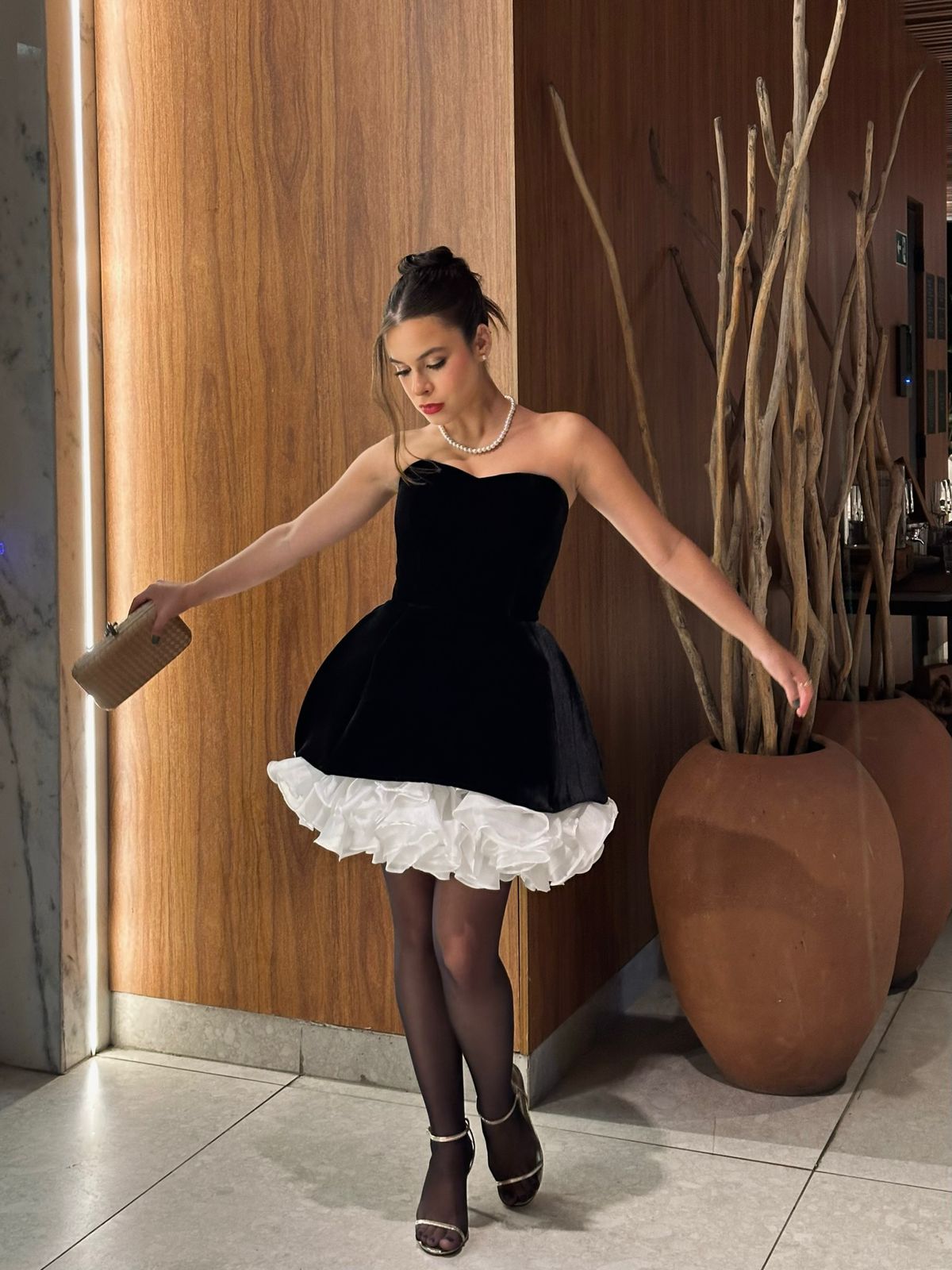 Vestido P&B curto de veludo 