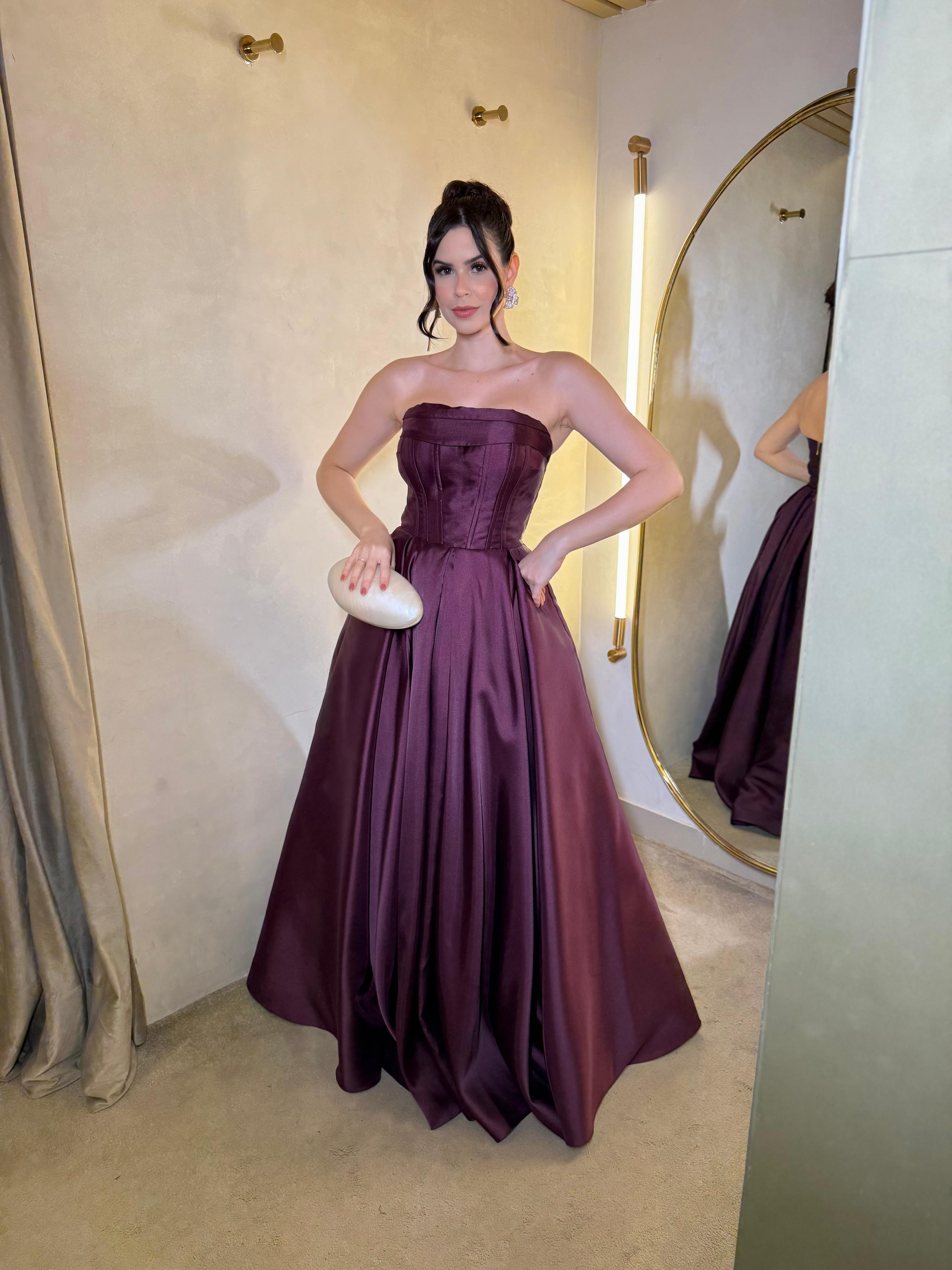 Vestido roxo de alfaiataria tomara que caia