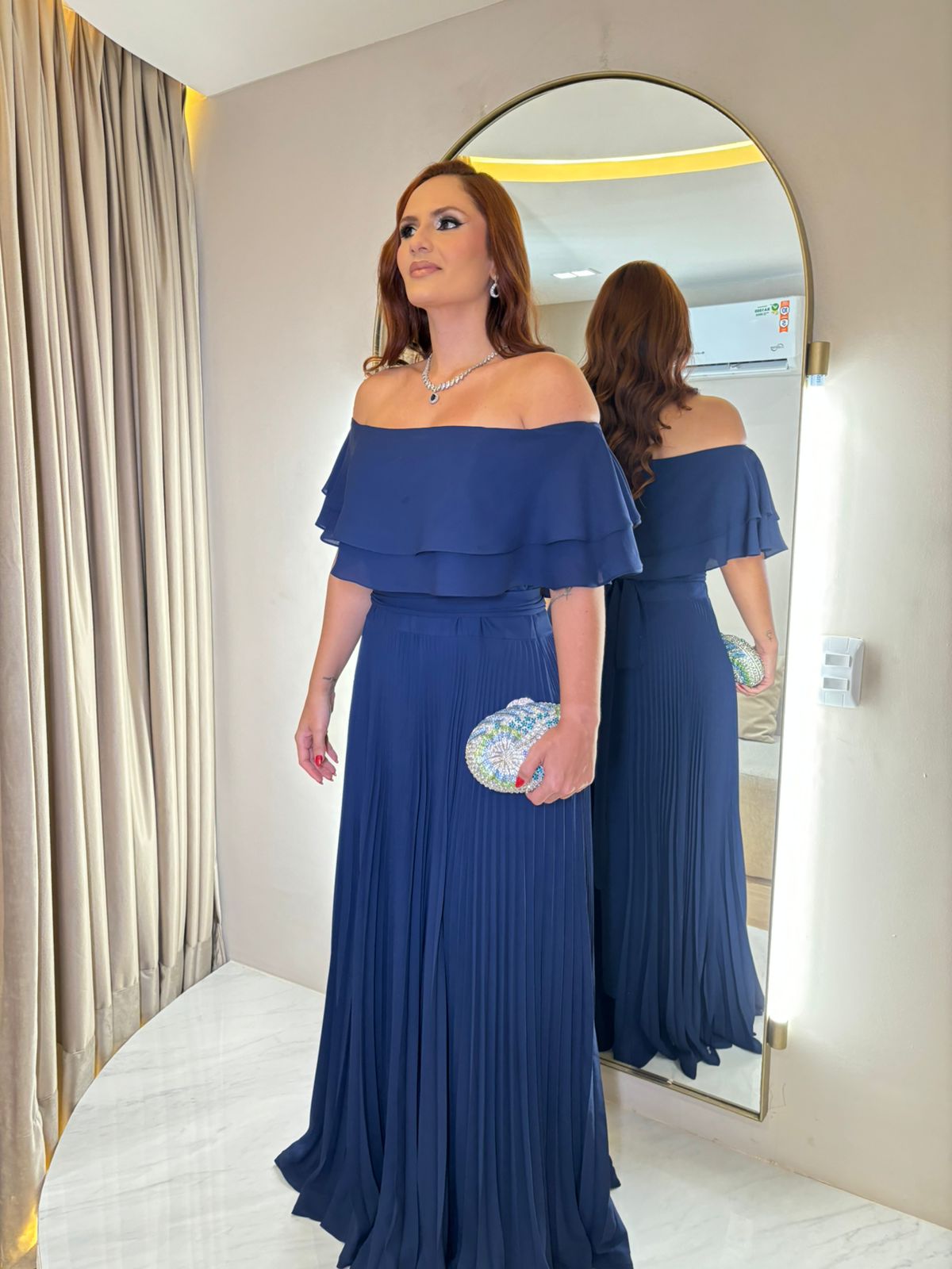 Vestido Azul Marinho fluído plissado com manga ombro a ombro