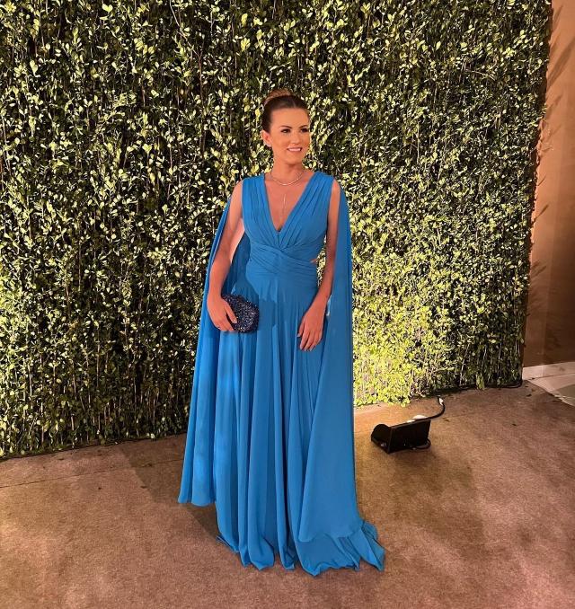 Vestido Azul BIC com capa e costas nuas