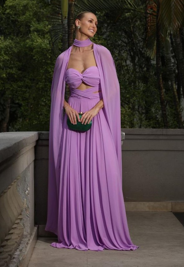 Vestido Lavanda fluído gola alta capa