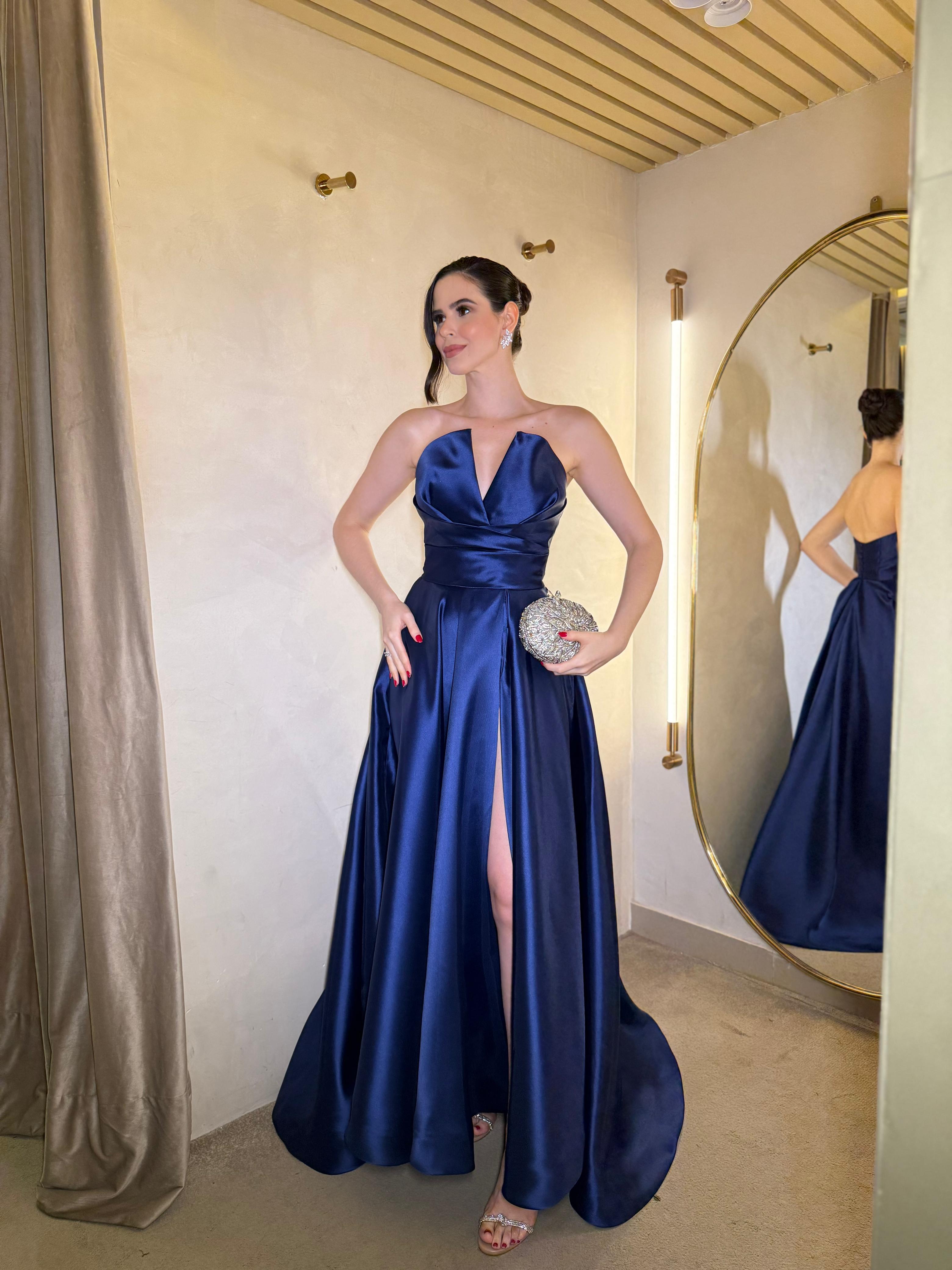 Vestido Azul marinho estruturado decote coração com fenda