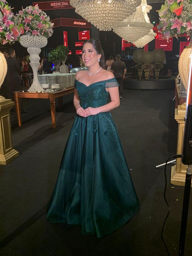 Vestido Verde Esmeralda zibeline com flores 3D e pedras