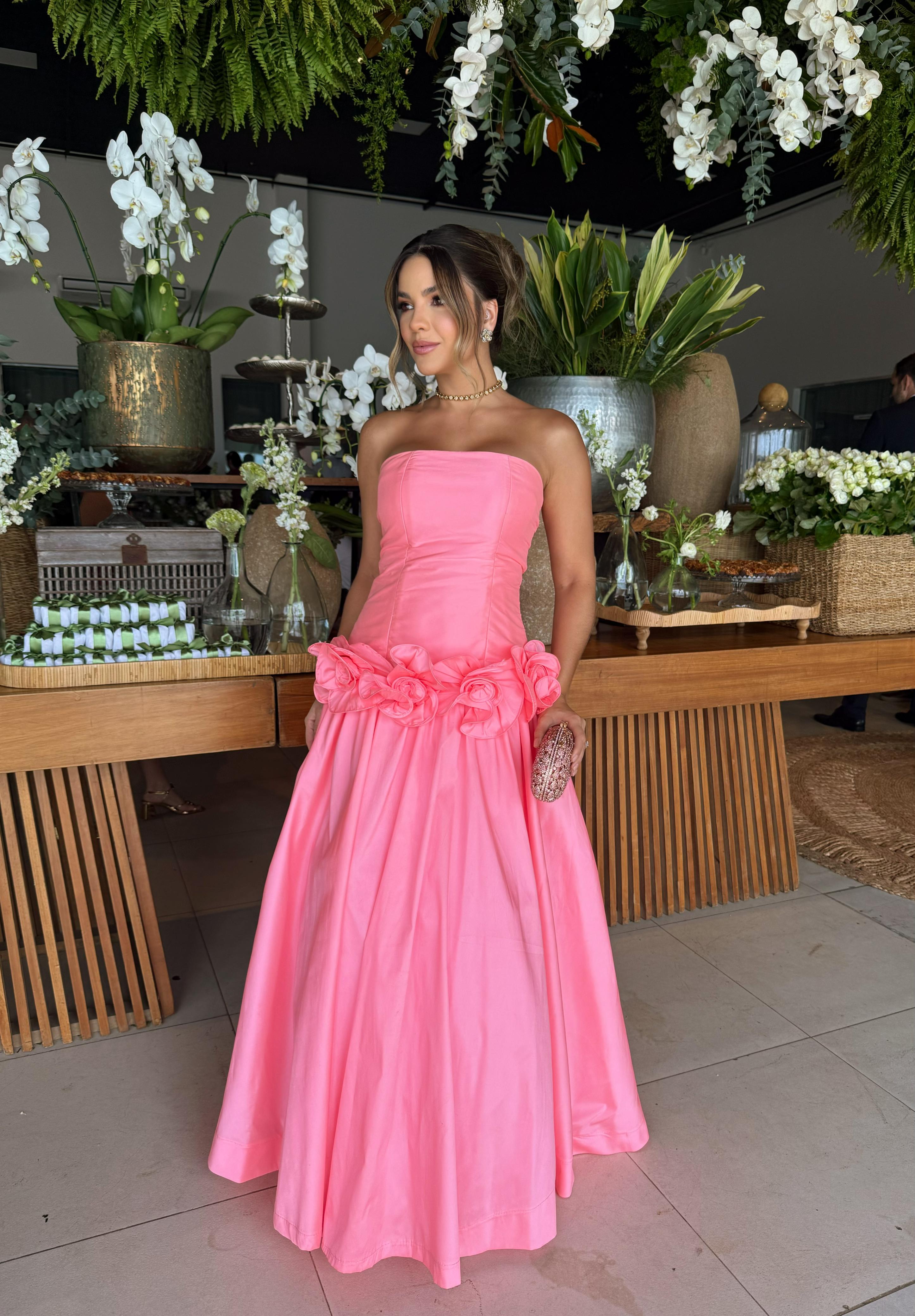 Vestido Rosa tomara que caia de tafetá com flores