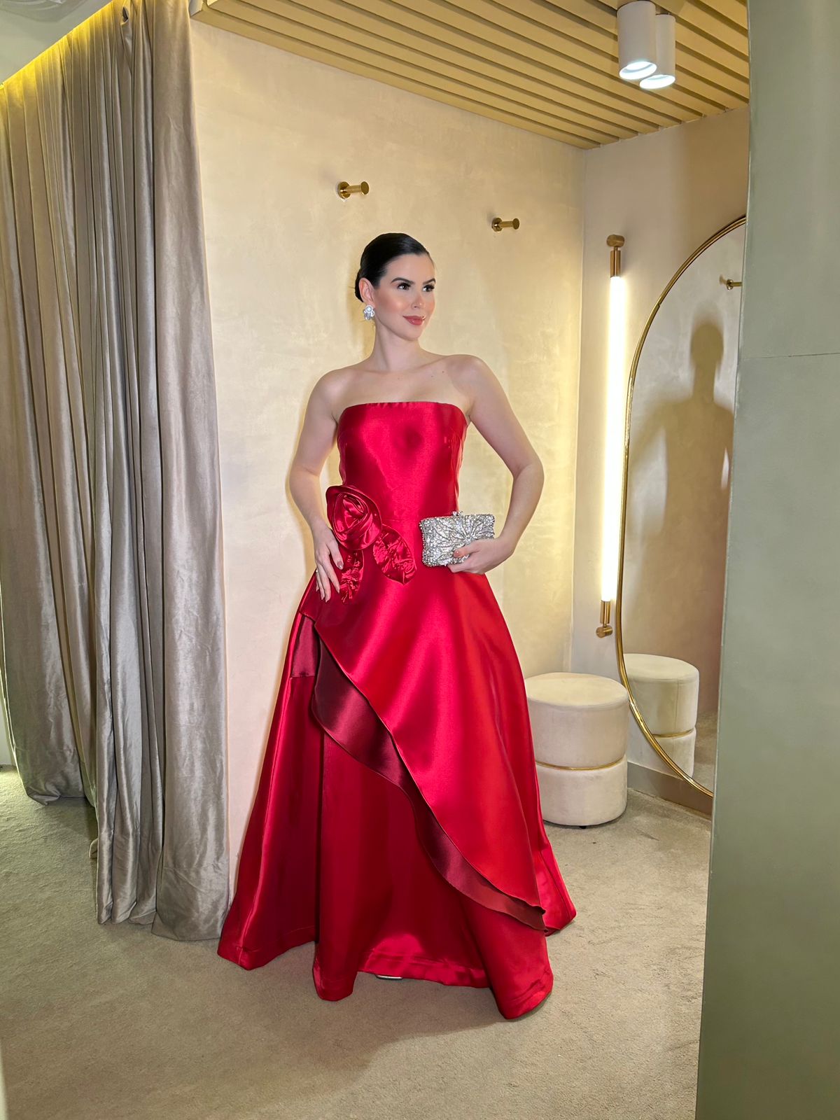 Vestido Vermelho de alfaiataria com flor 