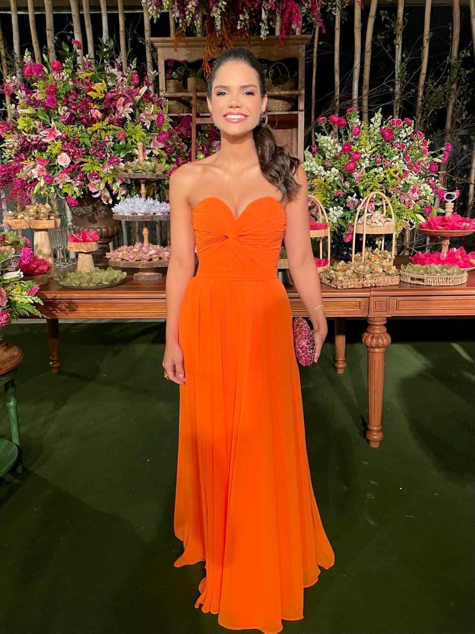 Vestido Laranja fluído tomara que caia Sidcley Santos