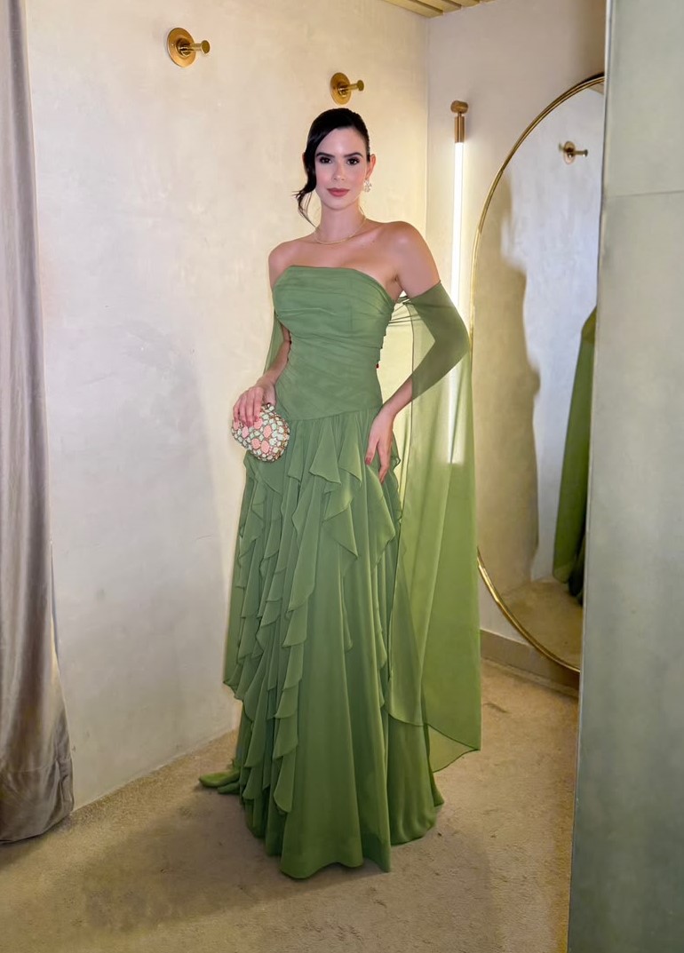 Vestido Verde Oliva com capas e babados