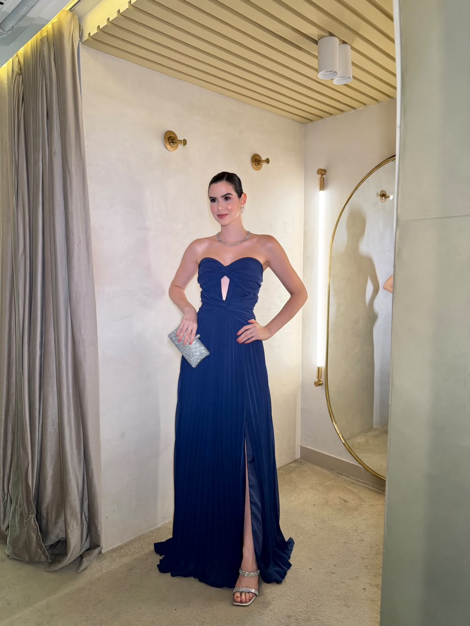 Vestido Azul marinho tomara que caia plissado com fenda