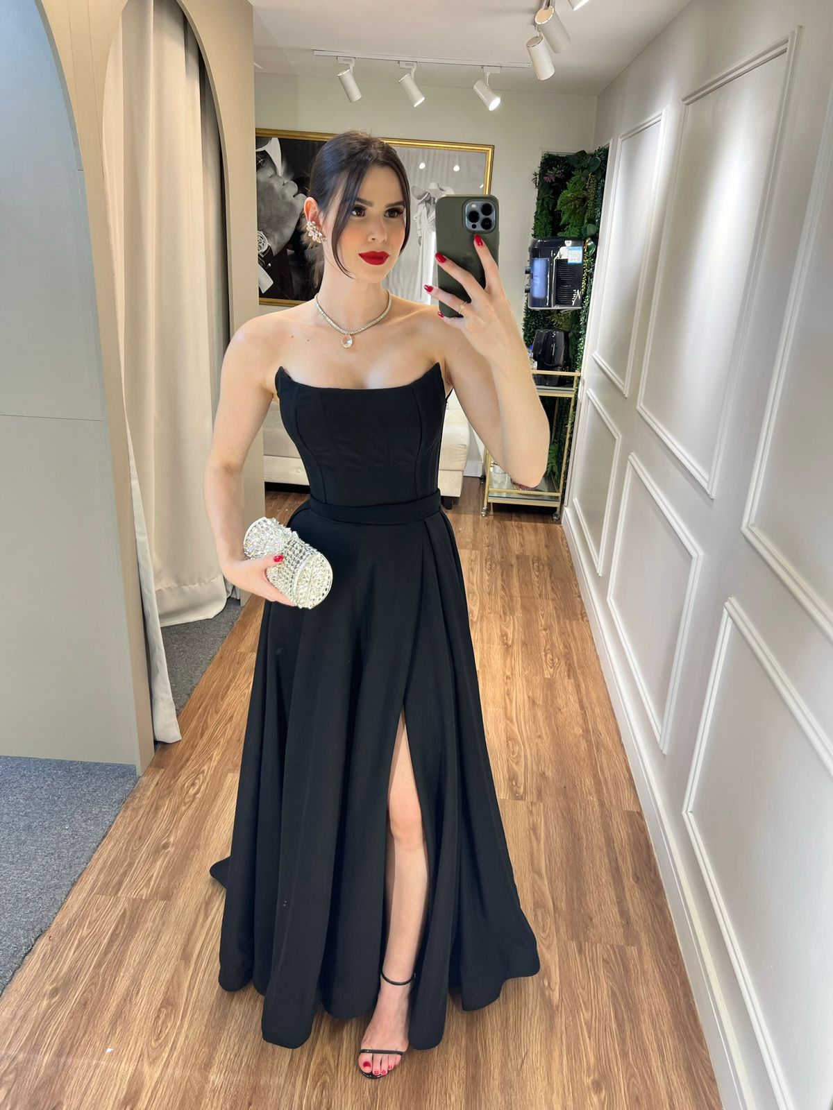 Vestido Preto estruturado princesa tomara que caia com fenda