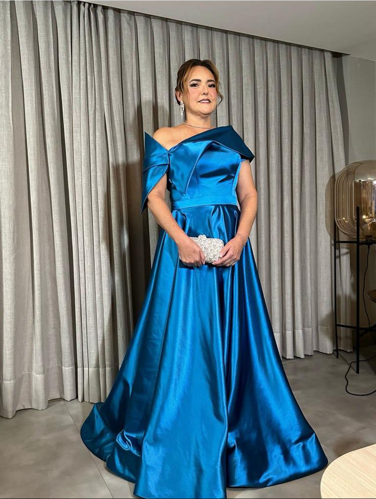 Vestido Azul Celeste estruturado mãe de noiva