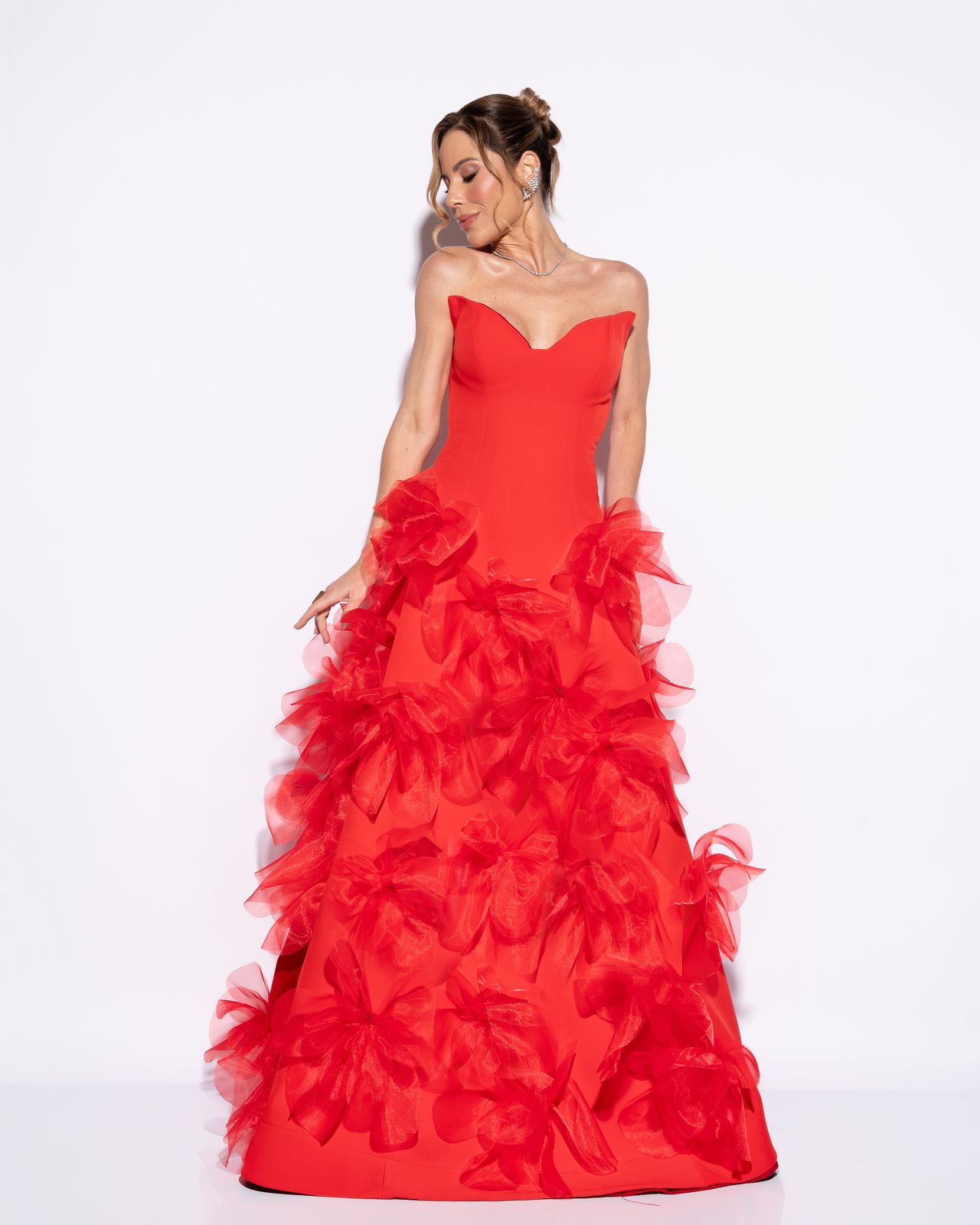 Vestido Vermelho decote coração com aplicações na saia Collab Elisa Maroja