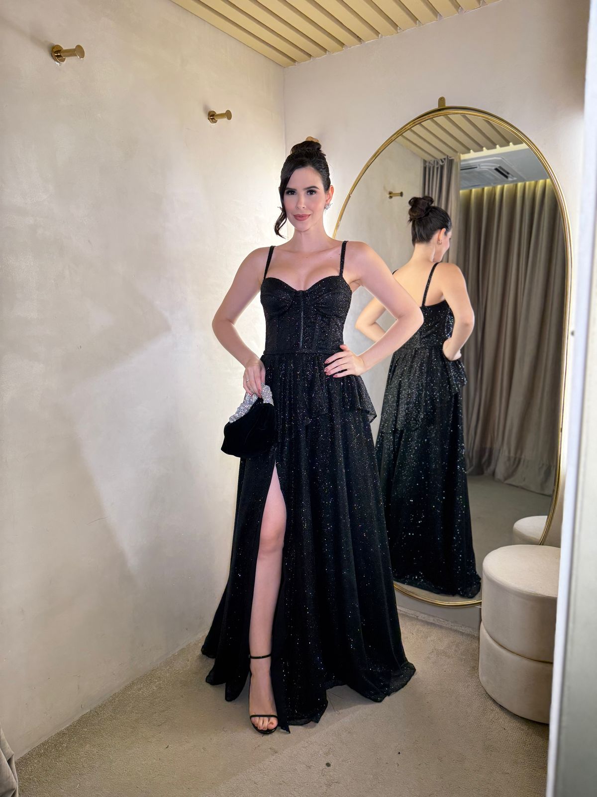 Vestido Preto jateado de glitter com corpete e fenda