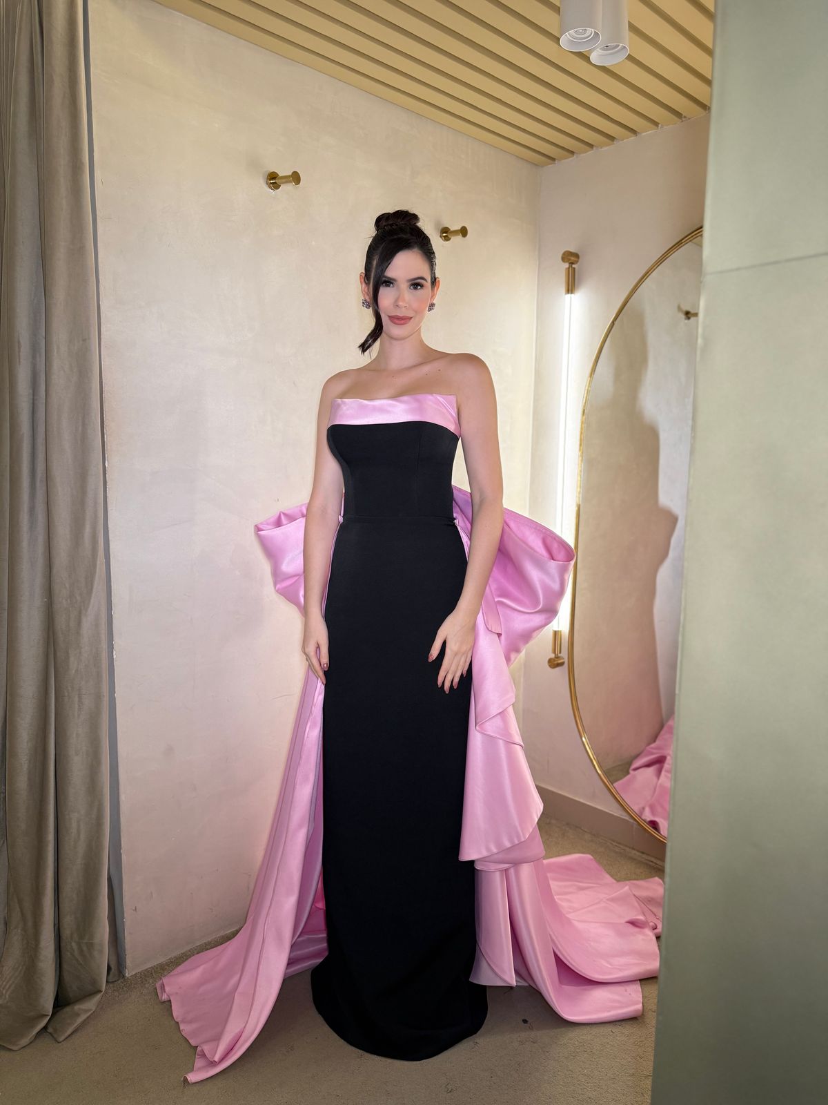 Vestido Preto de alfaiataria com sobresaia e laço removíveis rosa