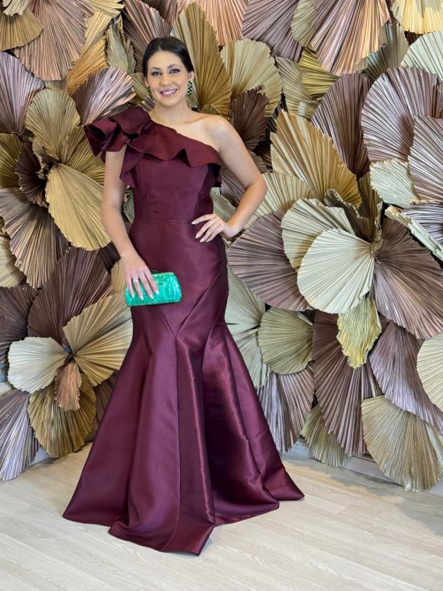 Vestido Marsala estruturado sereia ombro só