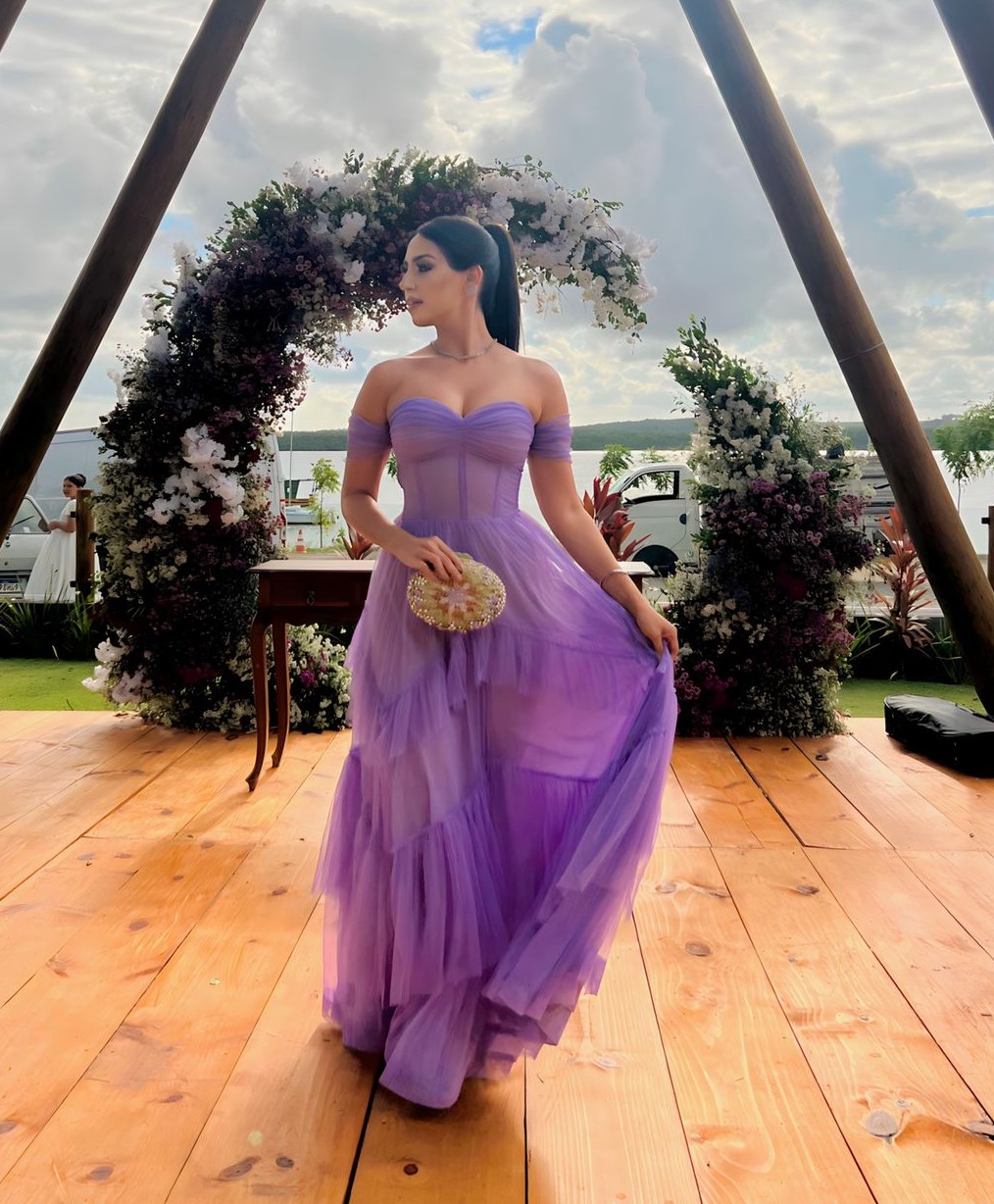 Vestido Lavanda de tule camadas com corpete e mangas removíveis