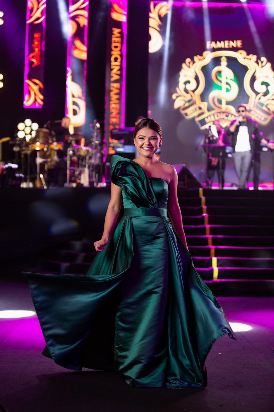 Vestido Verde Esmeralda estruturado maximalista