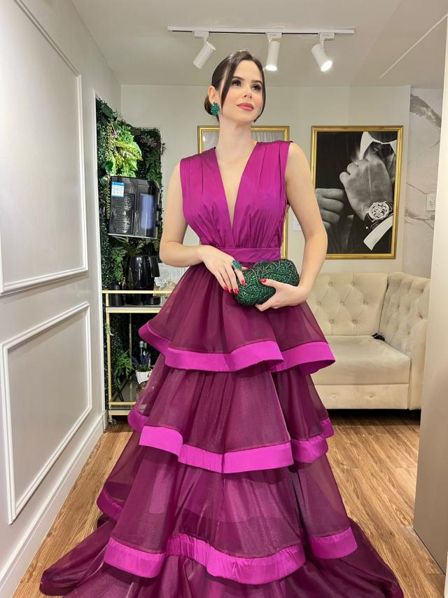 Vestido Fucsia em organza com camadas em crinol