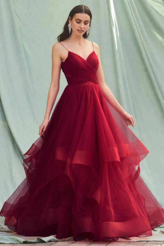 Vestido Marsala princesa com barra em crinol