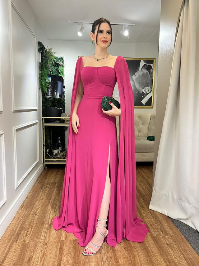 Vestido Fucsia fluído com corpete e capas